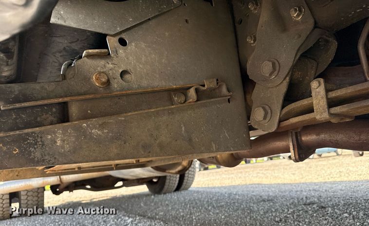 image for item EG5945 2005 GMC C5500 bucket truck