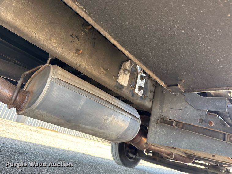 image for item EG5945 2005 GMC C5500 bucket truck