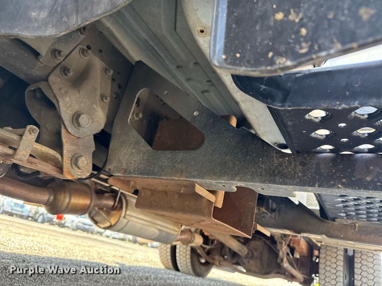 image for item EG5945 2005 GMC C5500 bucket truck