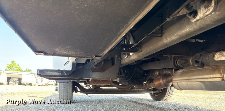 image for item EG5945 2005 GMC C5500 bucket truck