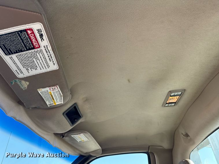 image for item EG5945 2005 GMC C5500 bucket truck