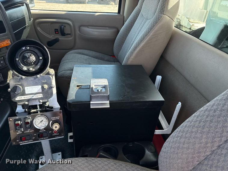 image for item EG5945 2005 GMC C5500 bucket truck