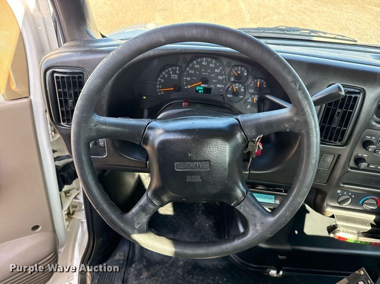 image for item EG5945 2005 GMC C5500 bucket truck