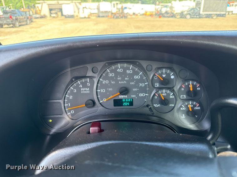 image for item EG5945 2005 GMC C5500 bucket truck