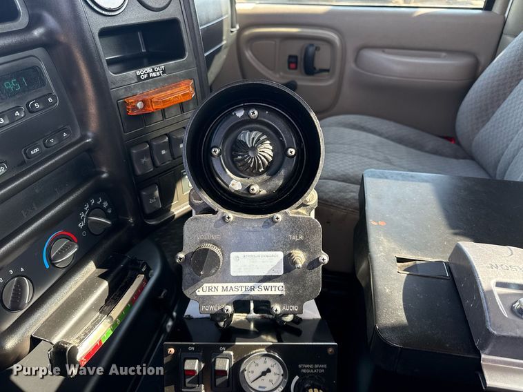 image for item EG5945 2005 GMC C5500 bucket truck