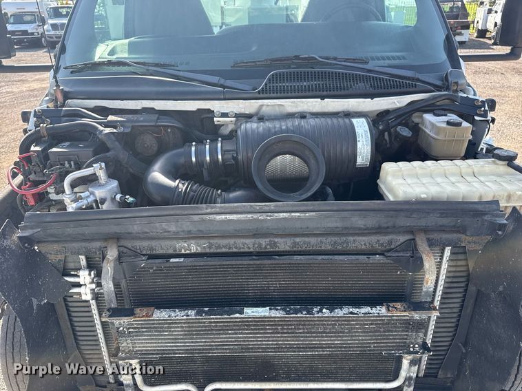 image for item EG5945 2005 GMC C5500 bucket truck