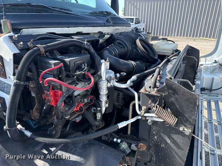 image for item EG5945 2005 GMC C5500 bucket truck