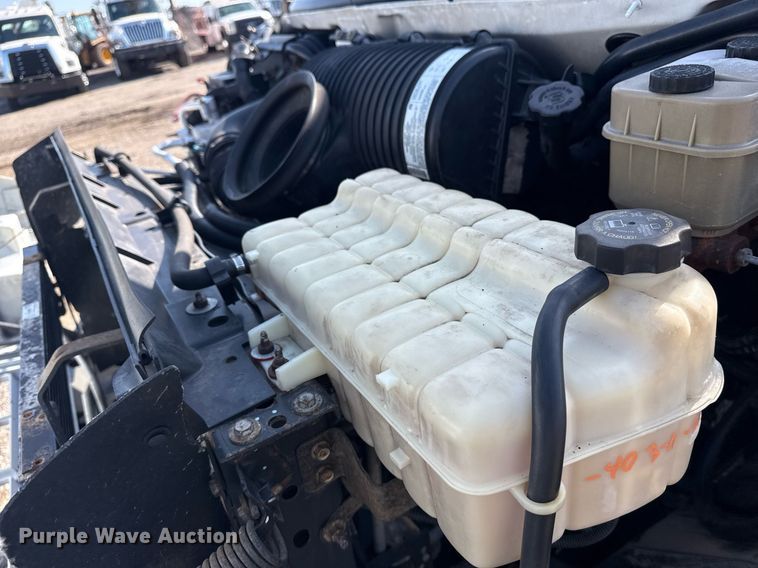 image for item EG5945 2005 GMC C5500 bucket truck