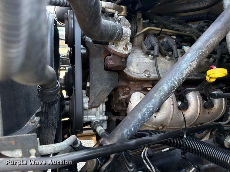 image for item EG5945 2005 GMC C5500 bucket truck