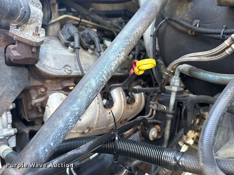 image for item EG5945 2005 GMC C5500 bucket truck