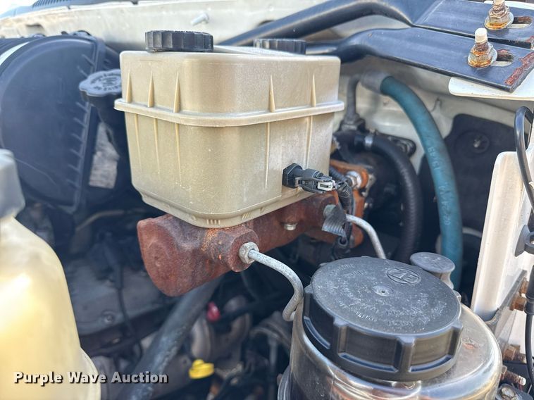 image for item EG5945 2005 GMC C5500 bucket truck