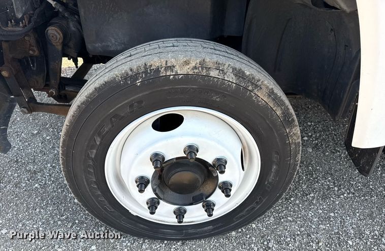 image for item EG5945 2005 GMC C5500 bucket truck