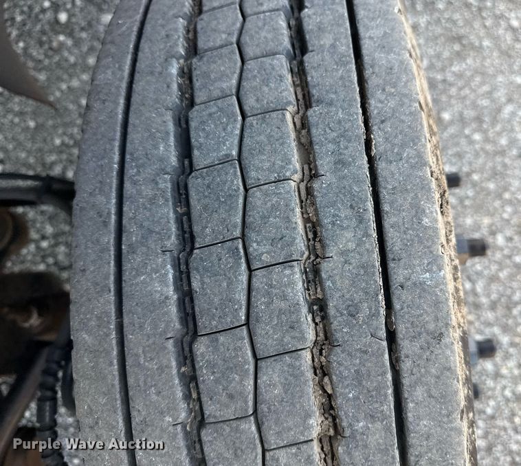 image for item EG5945 2005 GMC C5500 bucket truck