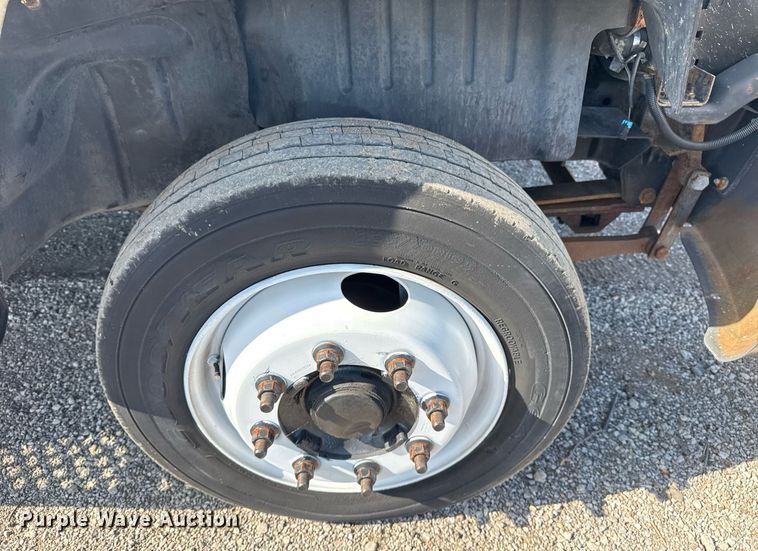 image for item EG5945 2005 GMC C5500 bucket truck