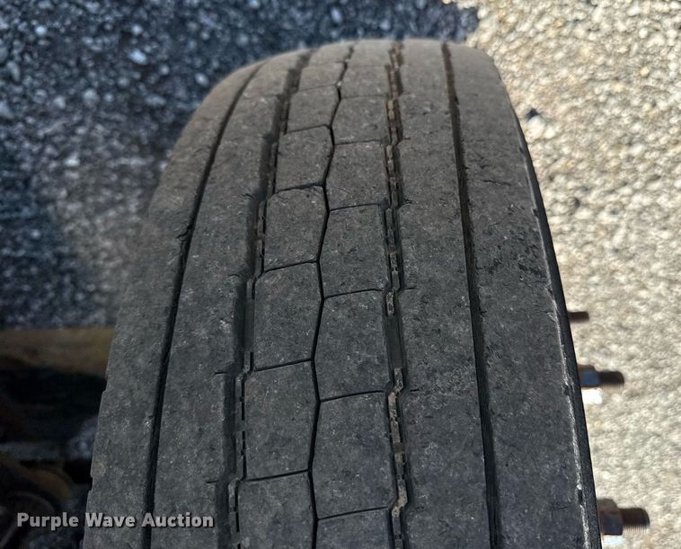 image for item EG5945 2005 GMC C5500 bucket truck