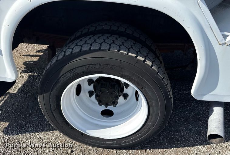 image for item EG5945 2005 GMC C5500 bucket truck