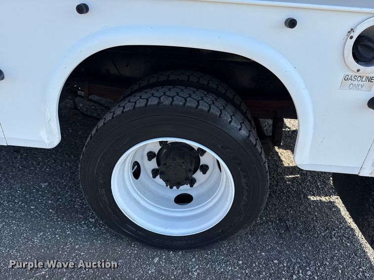 image for item EG5945 2005 GMC C5500 bucket truck