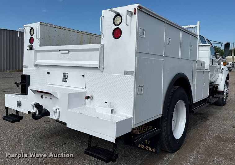 image for item EG5957 2009 Ford F750 Super Duty Crew Cab utility / service truck