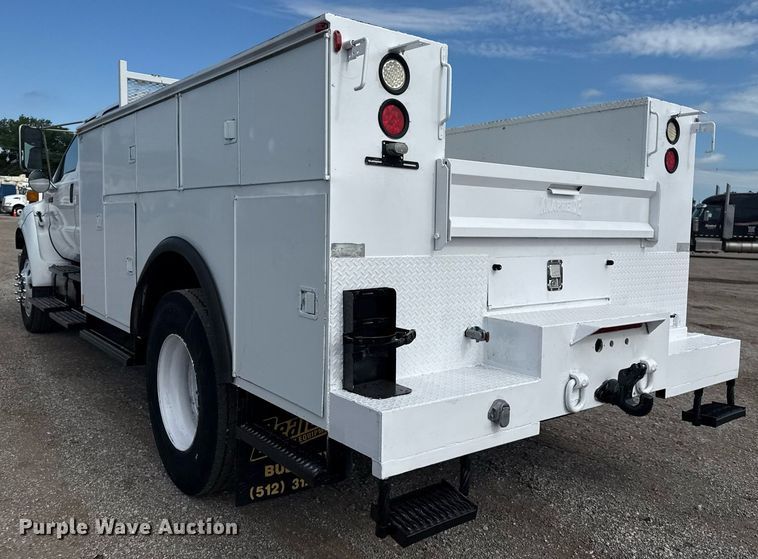 image for item EG5957 2009 Ford F750 Super Duty Crew Cab utility / service truck