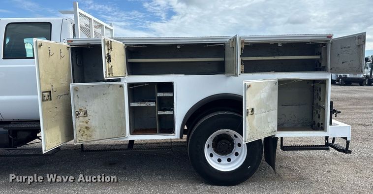 image for item EG5957 2009 Ford F750 Super Duty Crew Cab utility / service truck