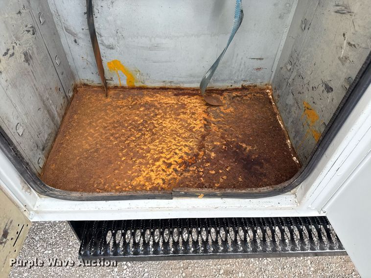 image for item EG5957 2009 Ford F750 Super Duty Crew Cab utility / service truck