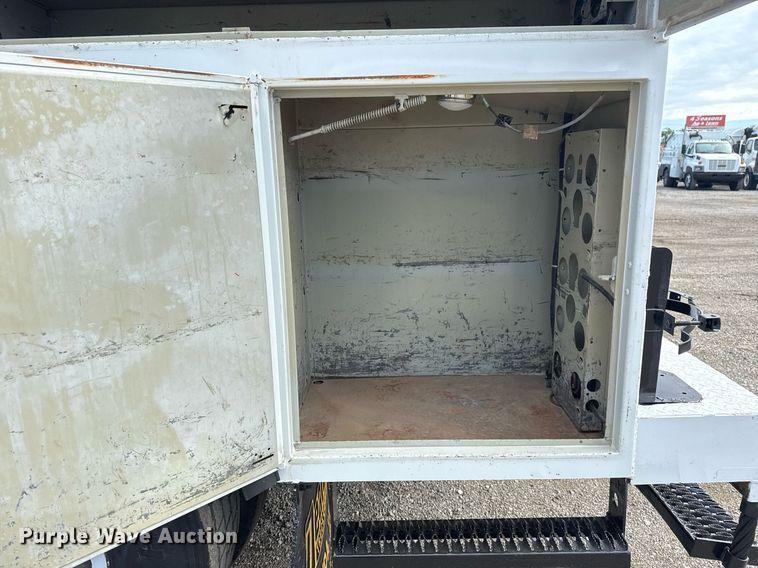 image for item EG5957 2009 Ford F750 Super Duty Crew Cab utility / service truck