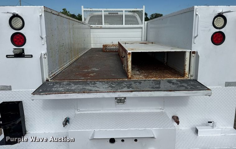 image for item EG5957 2009 Ford F750 Super Duty Crew Cab utility / service truck