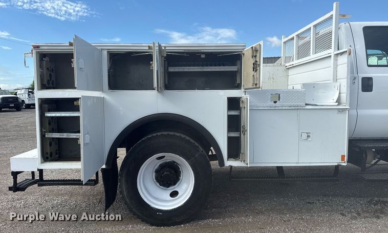 image for item EG5957 2009 Ford F750 Super Duty Crew Cab utility / service truck