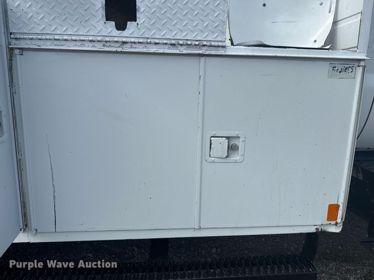 image for item EG5957 2009 Ford F750 Super Duty Crew Cab utility / service truck