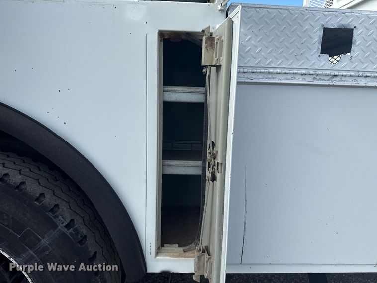 image for item EG5957 2009 Ford F750 Super Duty Crew Cab utility / service truck