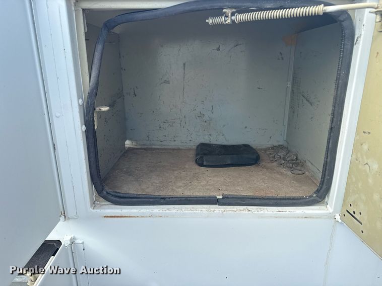 image for item EG5957 2009 Ford F750 Super Duty Crew Cab utility / service truck