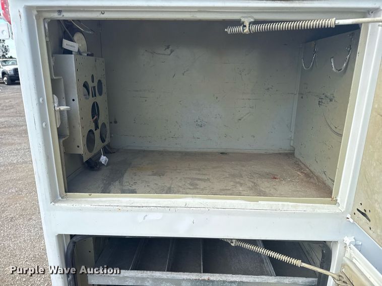 image for item EG5957 2009 Ford F750 Super Duty Crew Cab utility / service truck