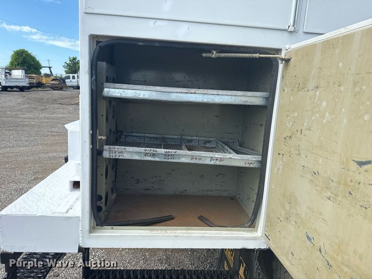 image for item EG5957 2009 Ford F750 Super Duty Crew Cab utility / service truck