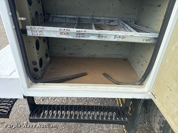 image for item EG5957 2009 Ford F750 Super Duty Crew Cab utility / service truck