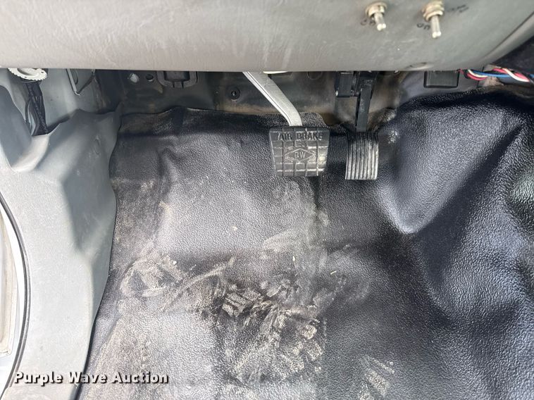 image for item EG5957 2009 Ford F750 Super Duty Crew Cab utility / service truck