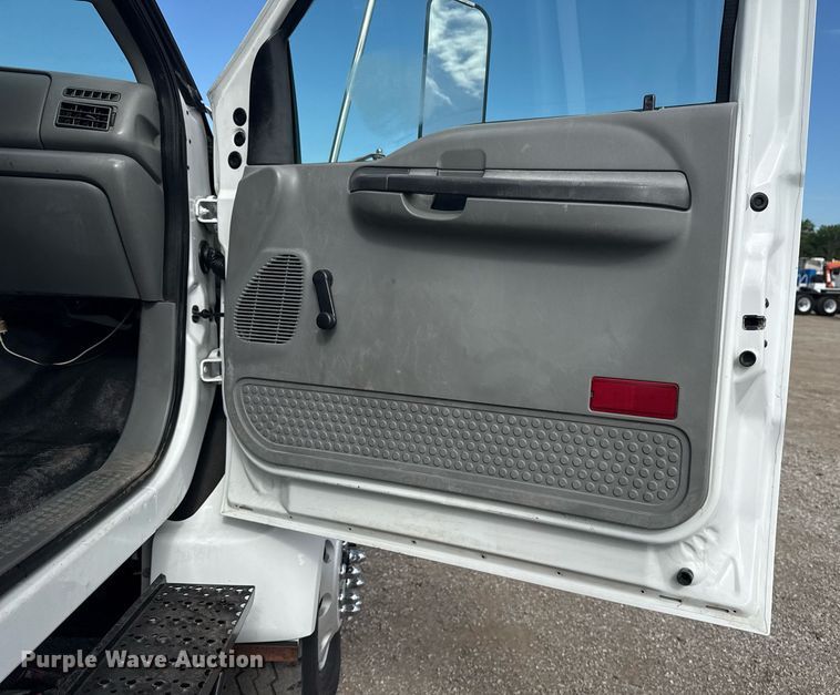 image for item EG5957 2009 Ford F750 Super Duty Crew Cab utility / service truck