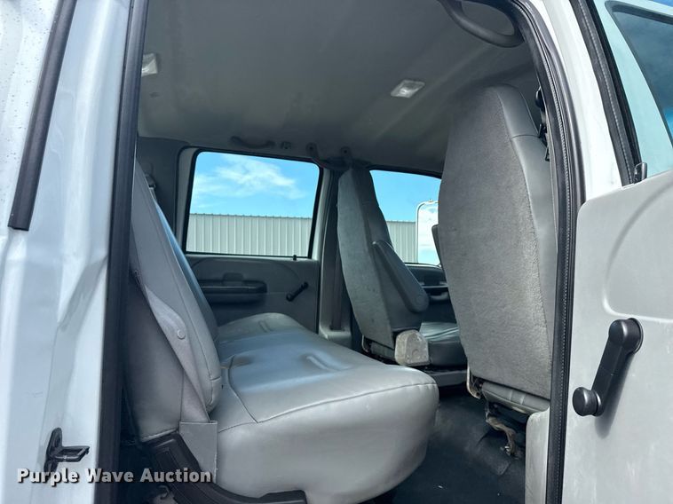 image for item EG5957 2009 Ford F750 Super Duty Crew Cab utility / service truck