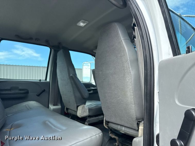 image for item EG5957 2009 Ford F750 Super Duty Crew Cab utility / service truck