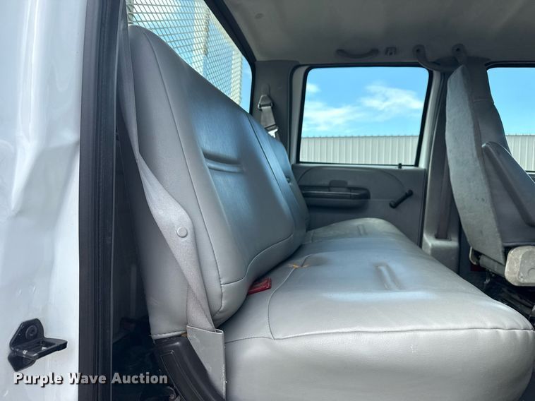 image for item EG5957 2009 Ford F750 Super Duty Crew Cab utility / service truck