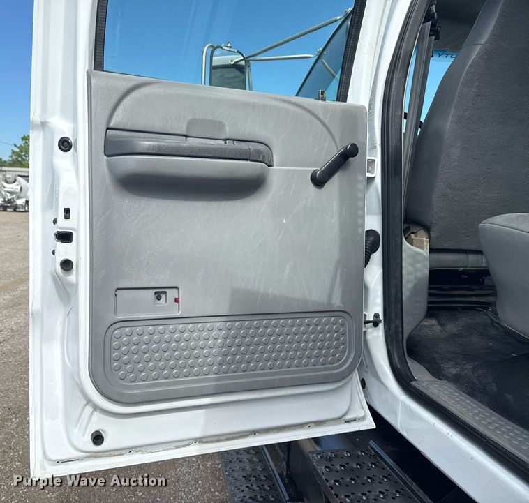 image for item EG5957 2009 Ford F750 Super Duty Crew Cab utility / service truck