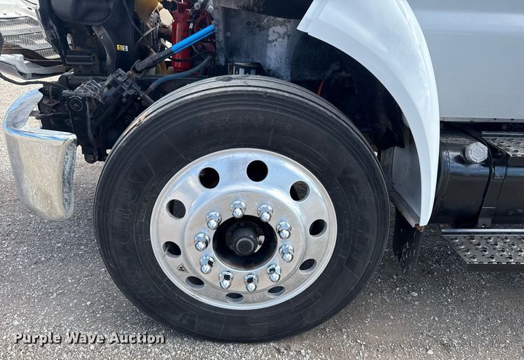 image for item EG5957 2009 Ford F750 Super Duty Crew Cab utility / service truck