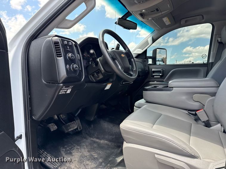 image for item EG5964 2022 Chevrolet Silverado 5500HD reel truck 