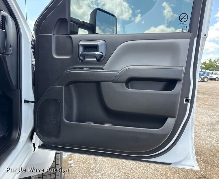 image for item EG5964 2022 Chevrolet Silverado 5500HD reel truck 