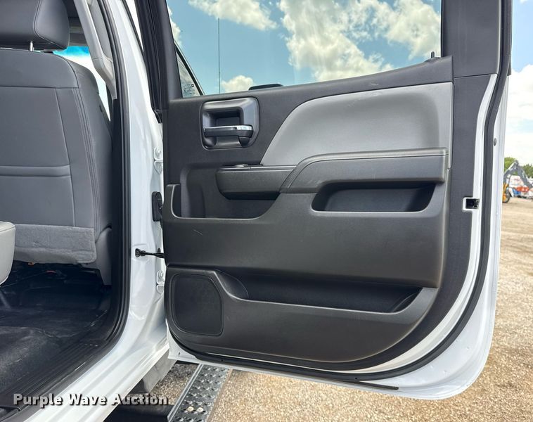 image for item EG5964 2022 Chevrolet Silverado 5500HD reel truck 