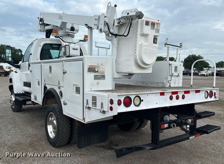 image for item EG5968 2005 GMC C4500 bucket truck