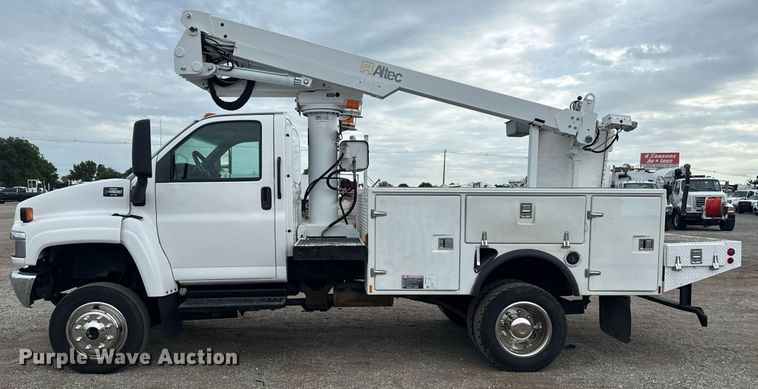 image for item EG5968 2005 GMC C4500 bucket truck