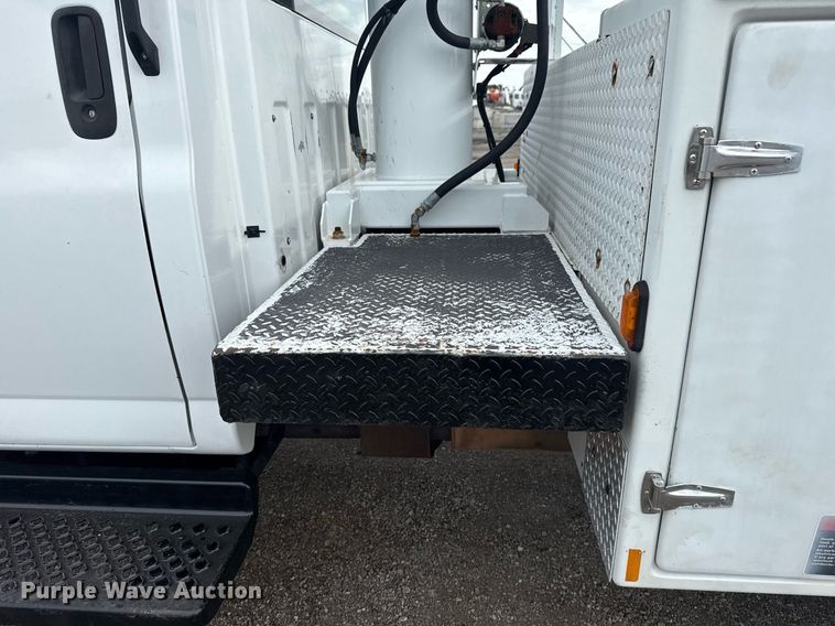 image for item EG5968 2005 GMC C4500 bucket truck