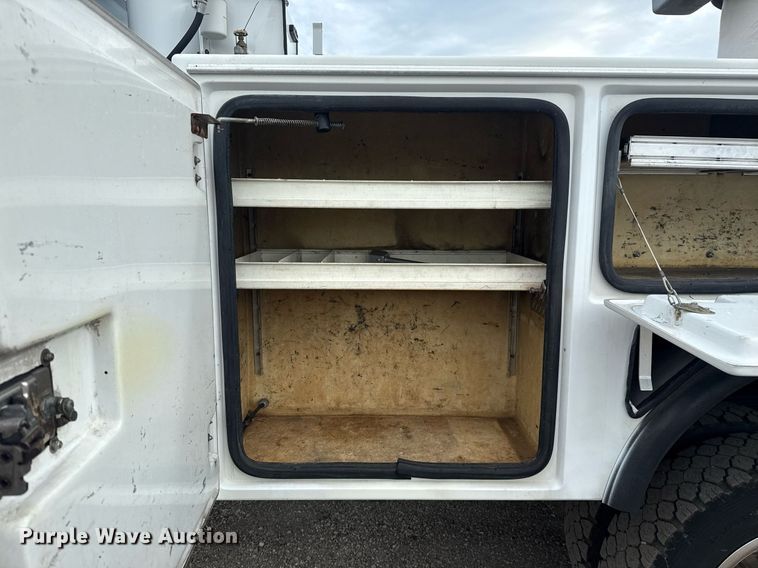 image for item EG5968 2005 GMC C4500 bucket truck