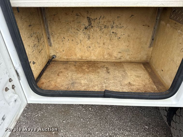 image for item EG5968 2005 GMC C4500 bucket truck