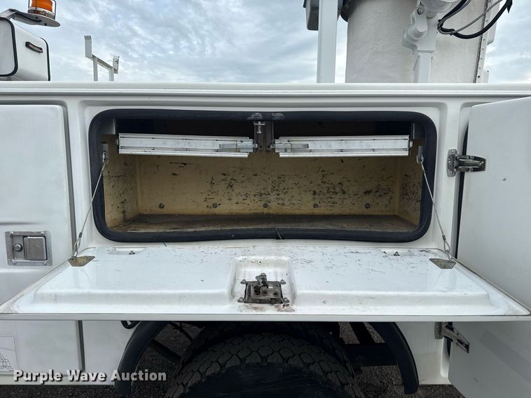 image for item EG5968 2005 GMC C4500 bucket truck